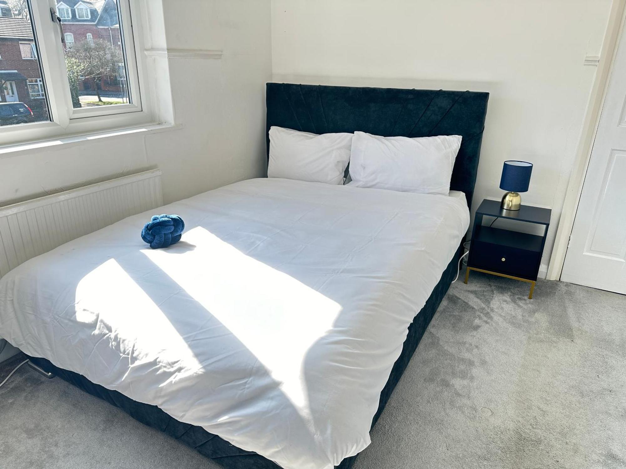 Pool&tennis Table - Up To 40 Percent Off Old Trafford 3 Bed * Manchester