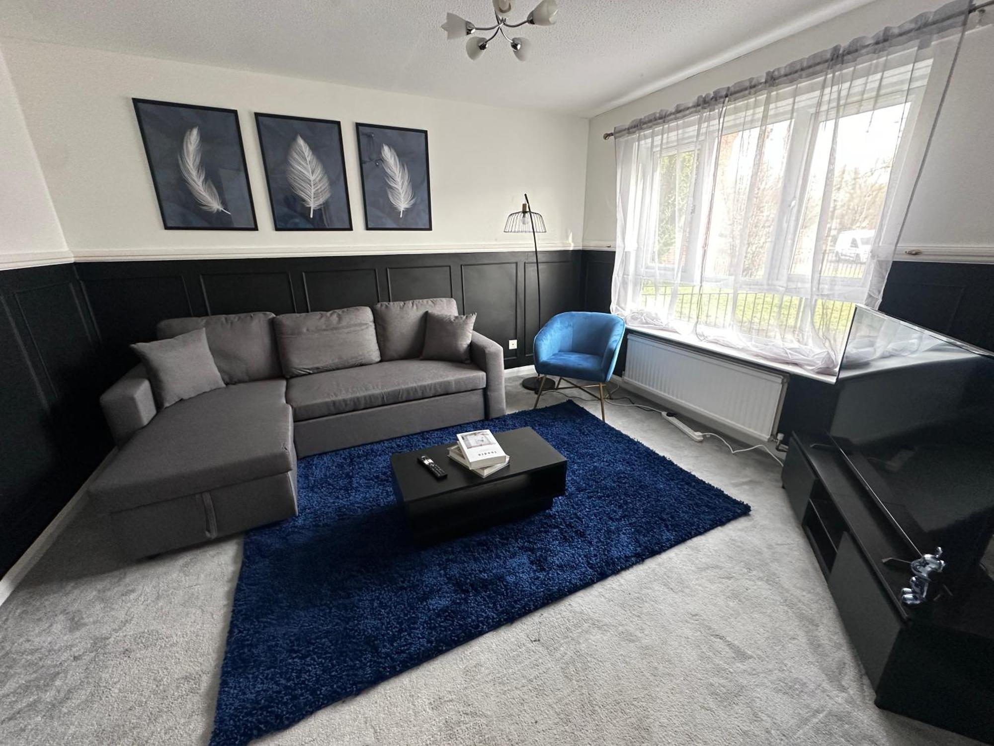 Pool&tennis Table - Up To 40 Percent Off Old Trafford 3 Bed Holiday home *