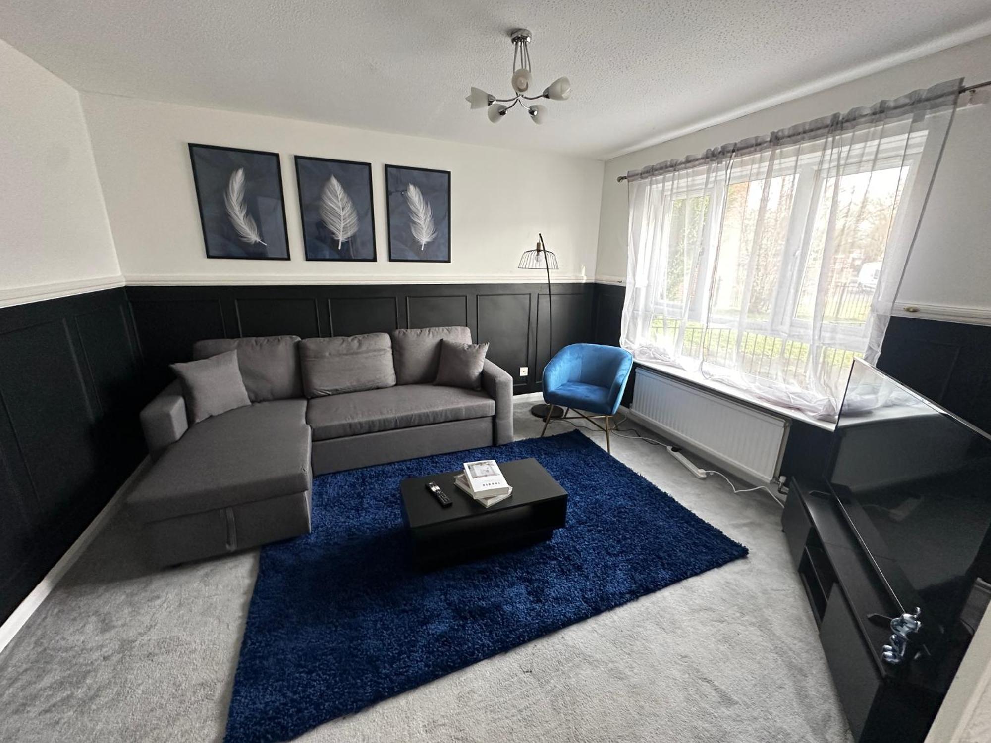 Pool&tennis Table - Up To 40 Percent Off Old Trafford 3 Bed Holiday home