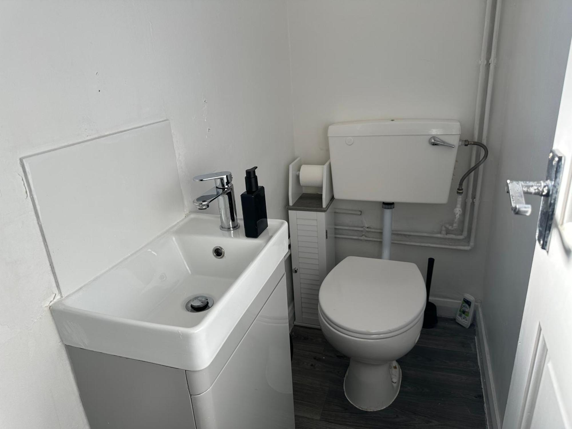 Pool&tennis Table - Up To 40 Percent Off Old Trafford 3 Bed Holiday home