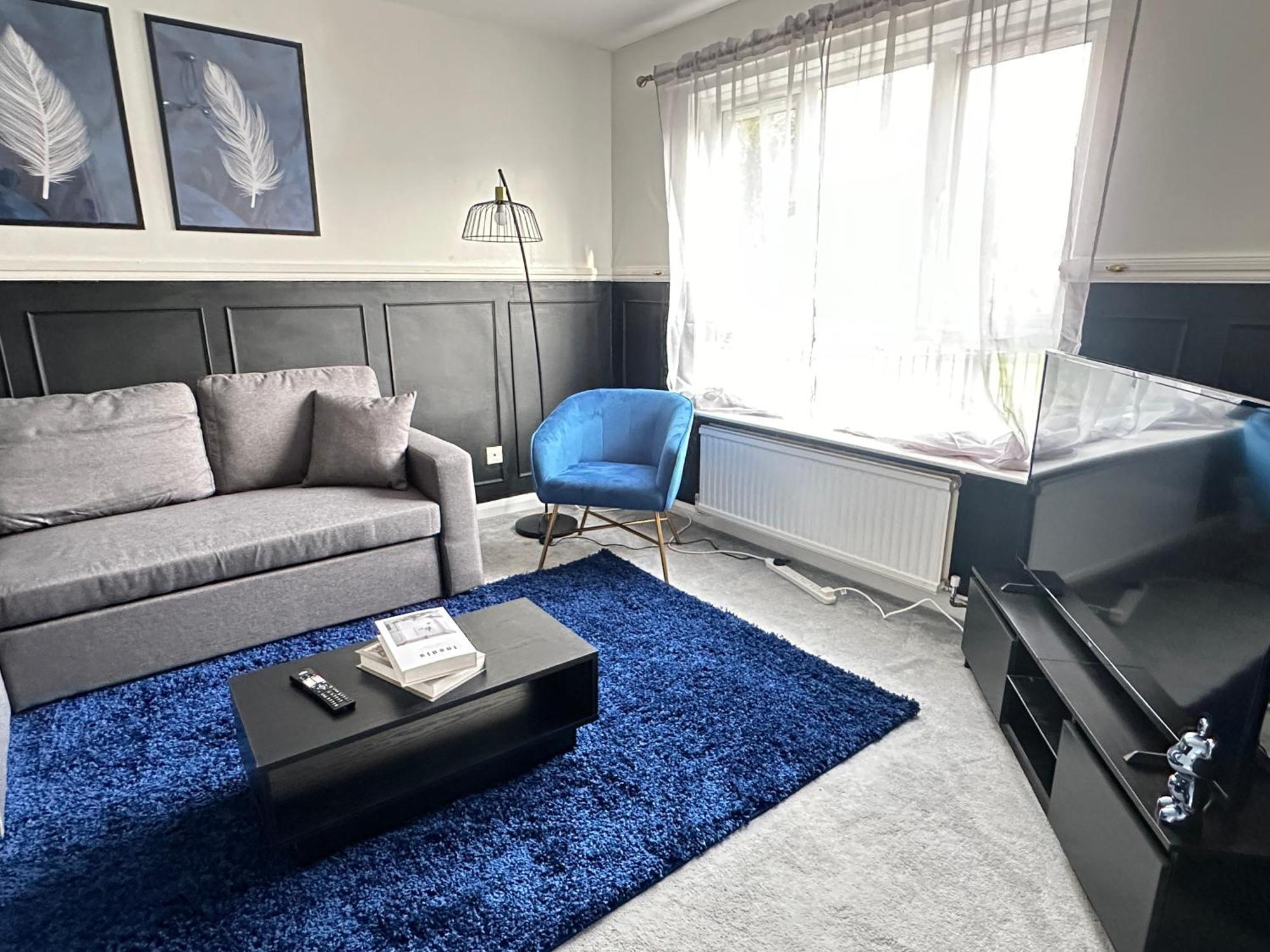 Pool&tennis Table - Up To 40 Percent Off Old Trafford 3 Bed Manchester